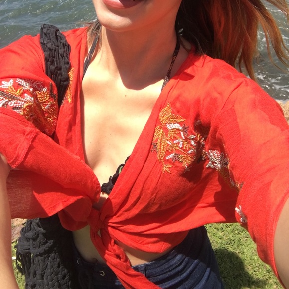 Crop top w/tie (NEW) - Picture 4 of 5